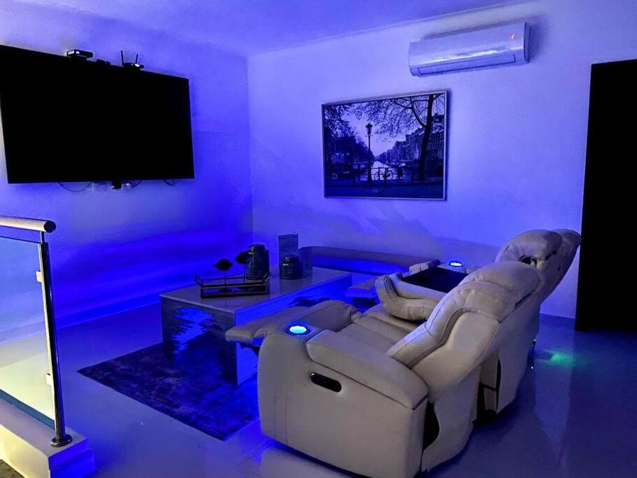 Spectacular Penthouse With Private Jacuzzi Terrace Apartment ซานติอาโก เด ลอสกาบาเญโรส ภายนอก รูปภาพ
